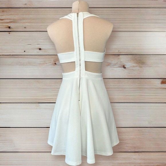 Charlotte Russe White Plunge Neck Cut-out back Skater Dress sz 6 - Picture 4 of 7